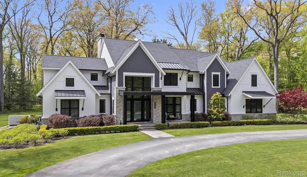 5200 Windingwood Drive Bloomfield Charter Township MI 48302