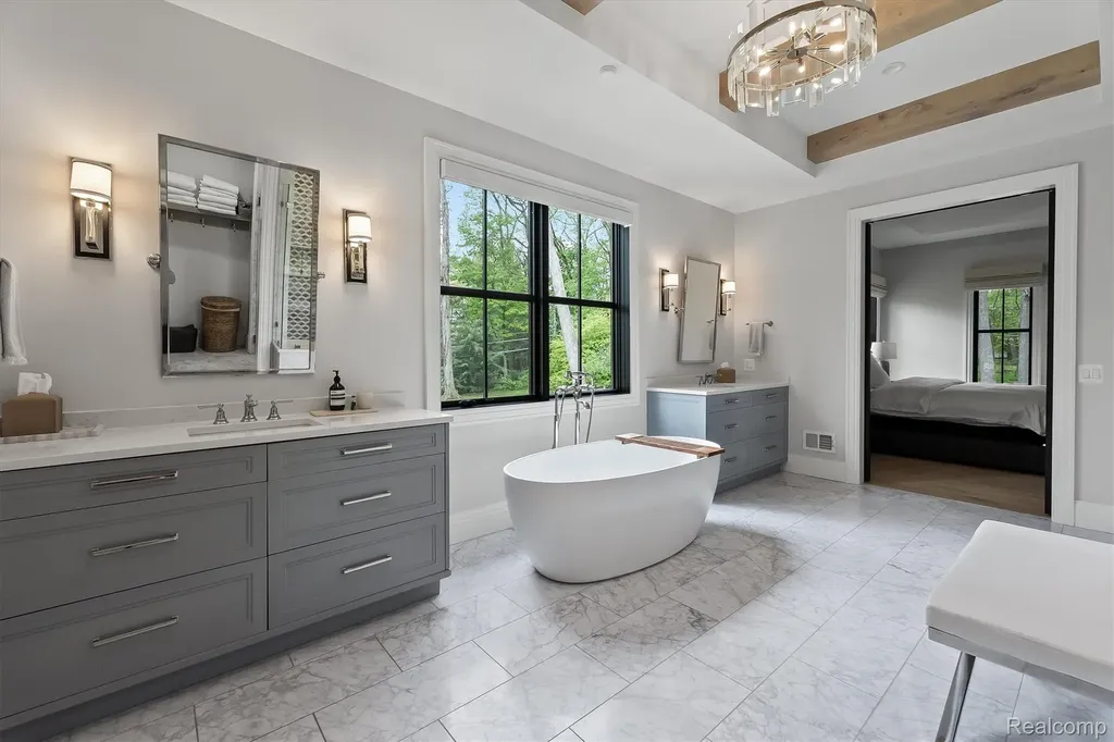 5200 Windingwood Drive Bloomfield Charter Township MI 48302