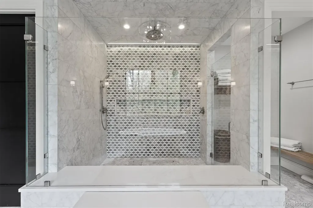 5200 Windingwood Drive Bloomfield Charter Township MI 48302