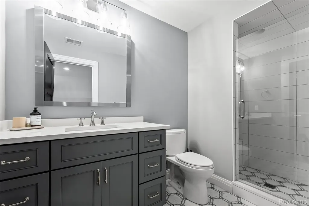 5200 Windingwood Drive Bloomfield Charter Township MI 48302