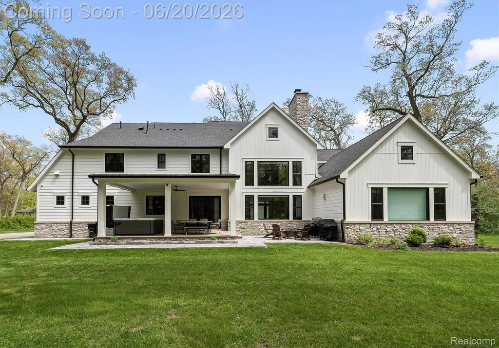 5200 Windingwood Drive Bloomfield Hills City MI 48302