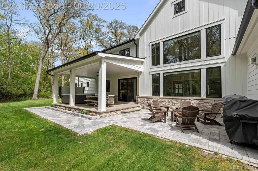5200 Windingwood Drive Bloomfield Hills City MI 48302