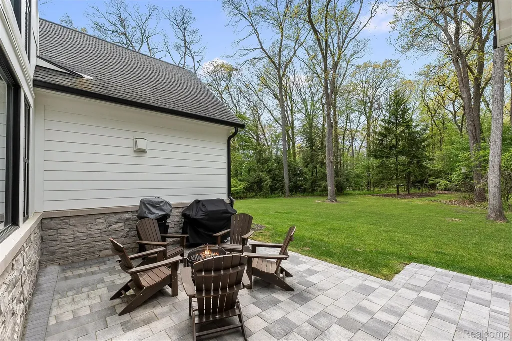 5200 Windingwood Drive Bloomfield Charter Township MI 48302