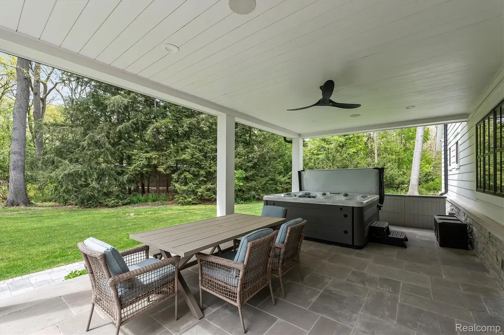 5200 Windingwood Drive Bloomfield Charter Township MI 48302