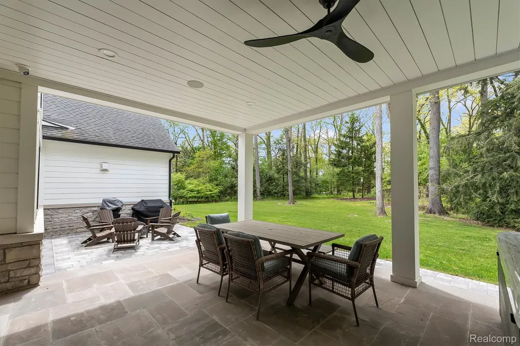 5200 Windingwood Drive Bloomfield Charter Township MI 48302