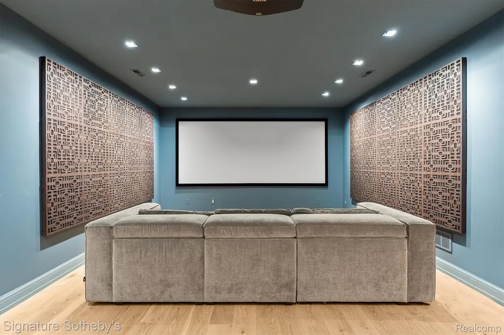 492 Vinewood Avenue Birmingham City MI 48009