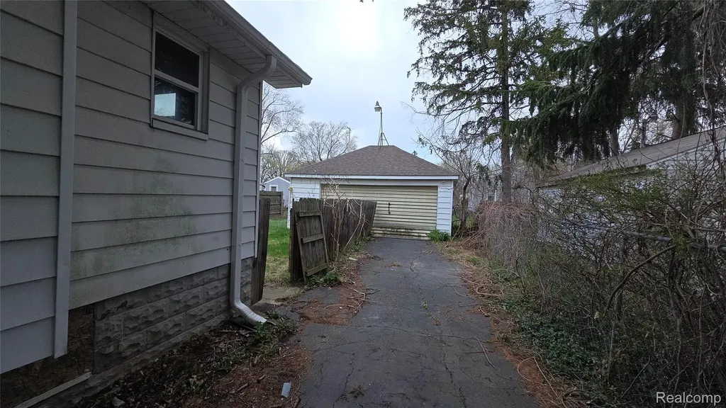 1426 Lincoln Avenue Flint City MI 48507