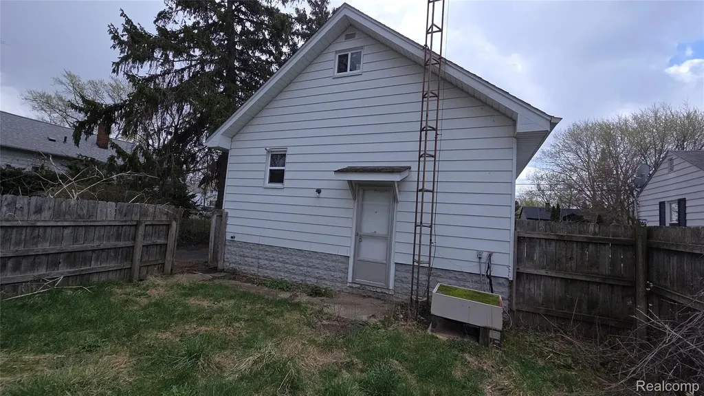 1426 Lincoln Avenue Flint City MI 48507