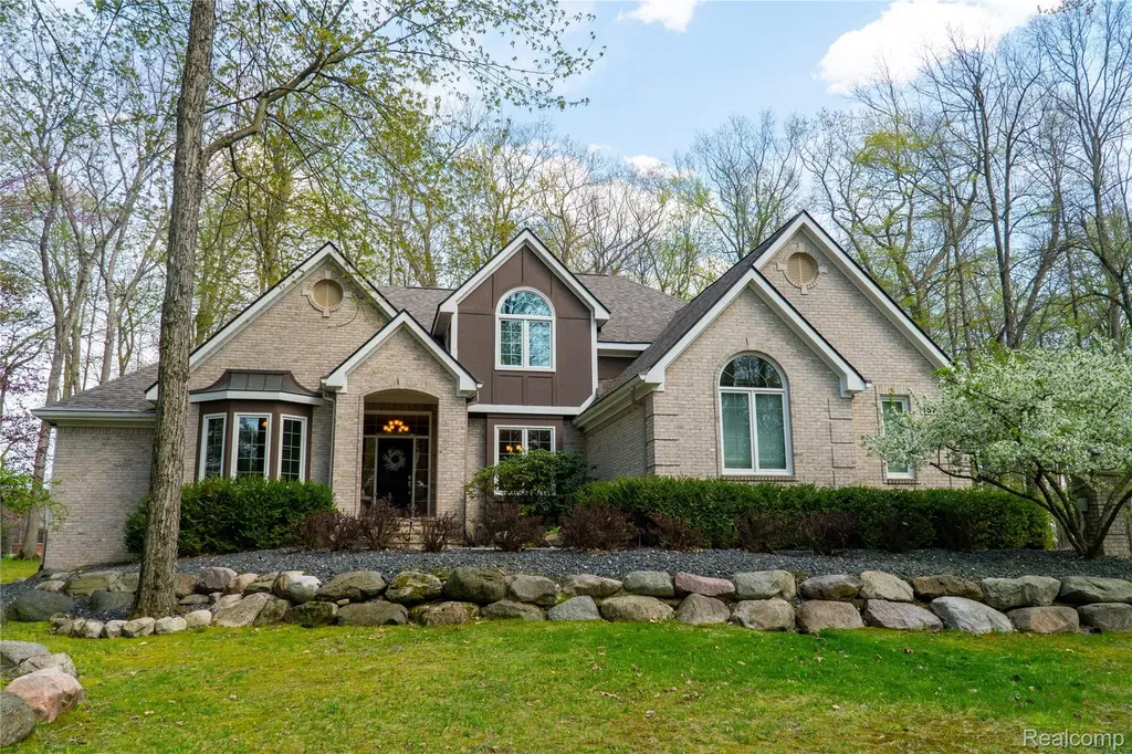 Brighton Township MI, 157 Winding Woods Trail