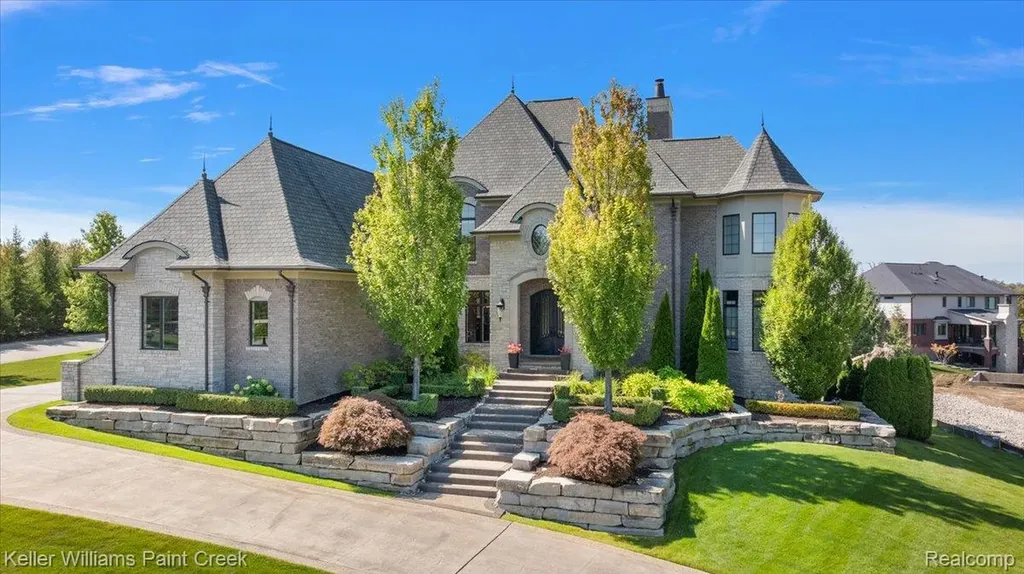 4838 Pinecrest Court Rochester City MI 48306