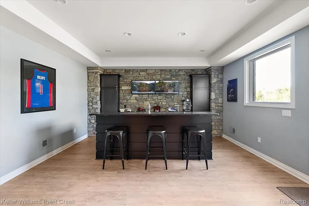 4838 Pinecrest Court Rochester City MI 48306