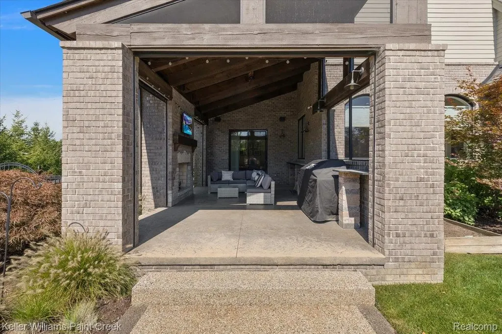 4838 Pinecrest Court Rochester City MI 48306