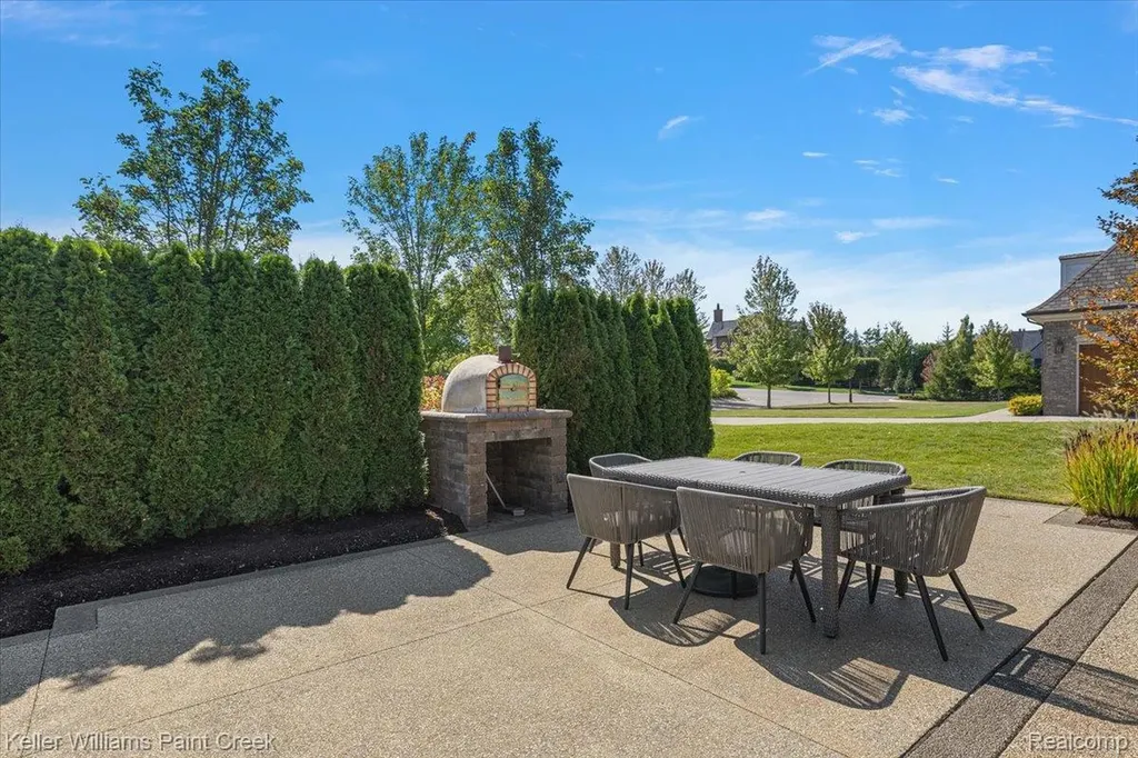 4838 Pinecrest Court Rochester City MI 48306