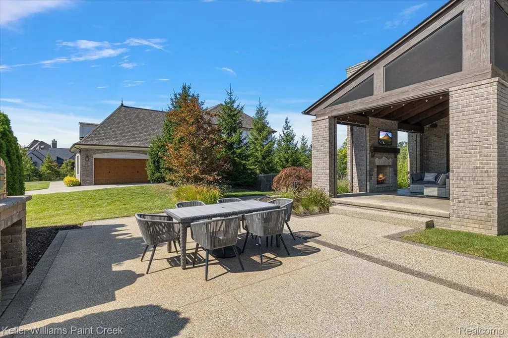 4838 Pinecrest Court Rochester City MI 48306