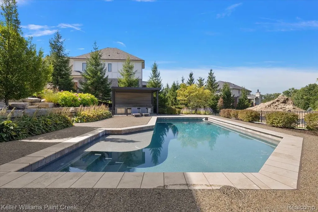 4838 Pinecrest Court Rochester City MI 48306