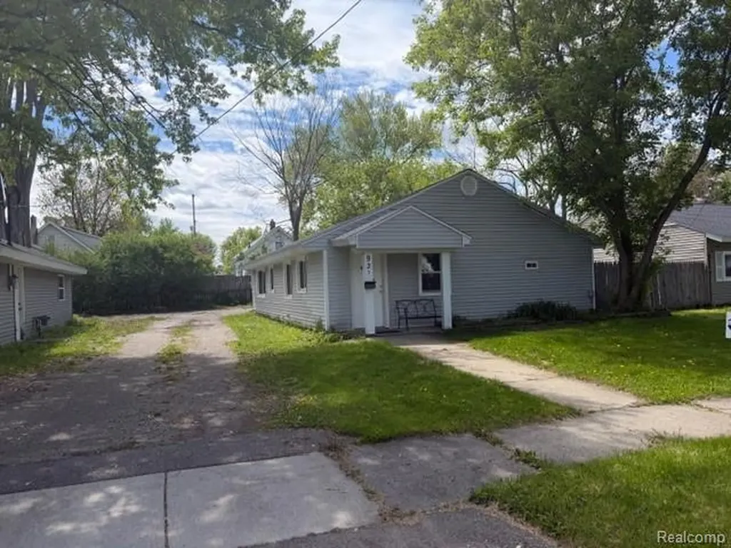 935 Ingleside Avenue Flint City MI 48507