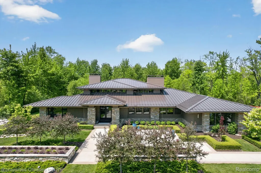 22635 Evergreen Court Novi City MI 48374