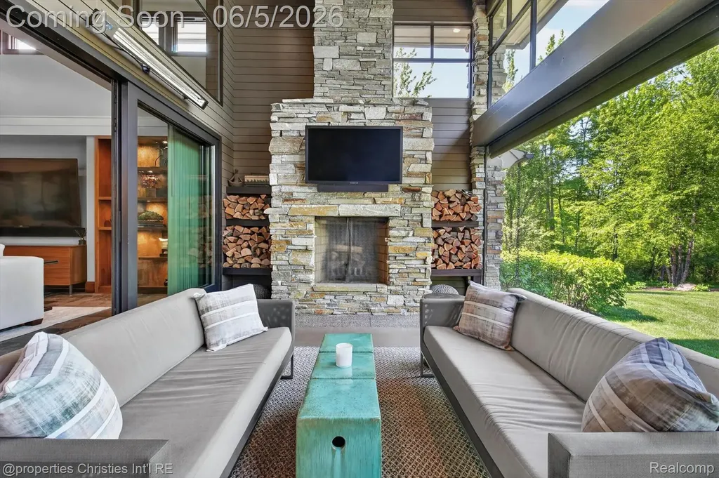 22635 Evergreen Court Novi City MI 48374
