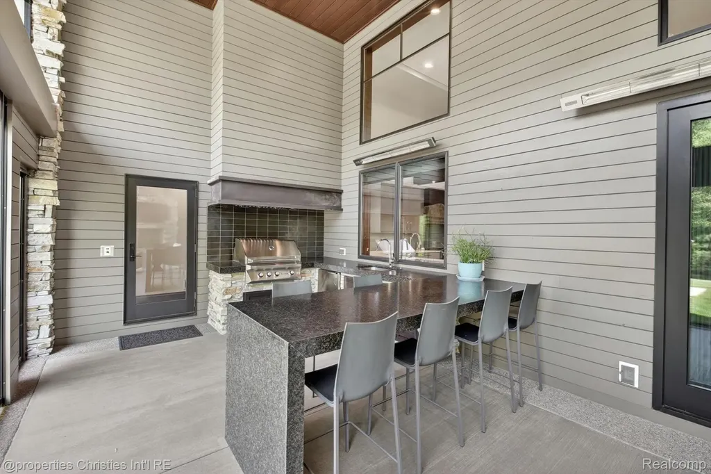 22635 Evergreen Court Novi City MI 48374