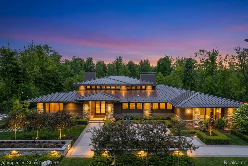 22635 Evergreen Court Novi City MI 48374
