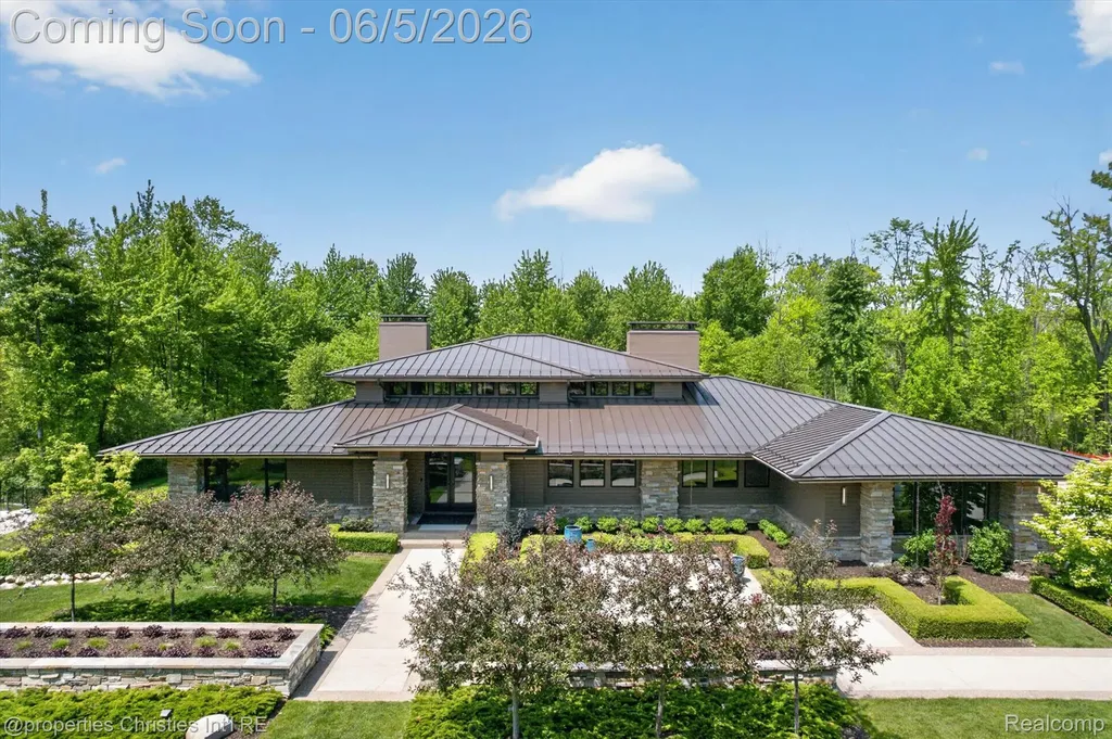 22635 Evergreen Court Novi City MI 48374