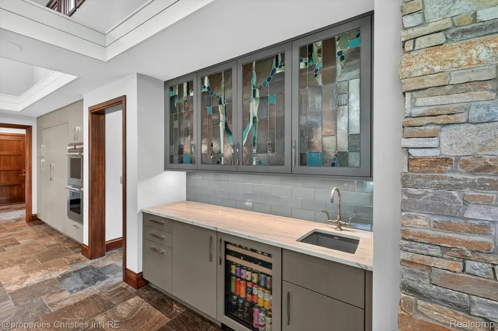 22635 Evergreen Court Novi City MI 48374