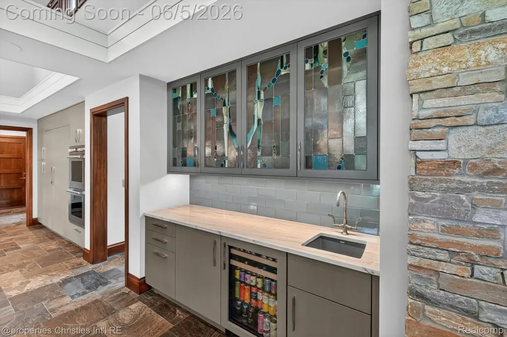 22635 Evergreen Court Novi City MI 48374