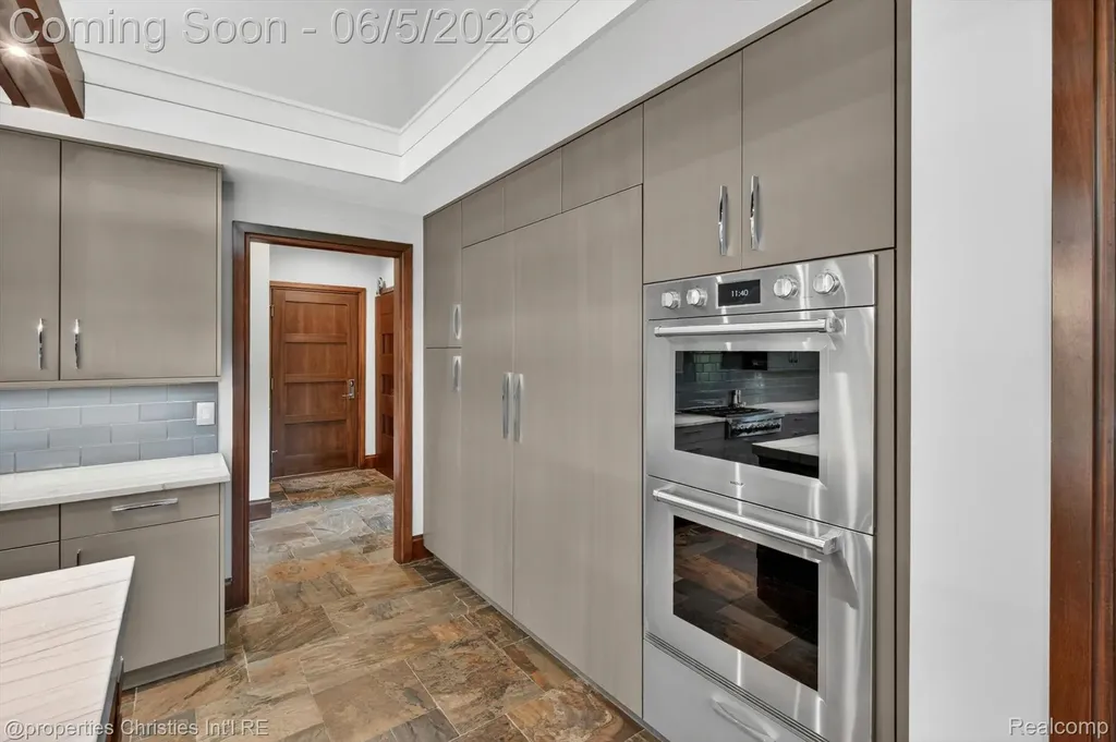 22635 Evergreen Court Novi City MI 48374