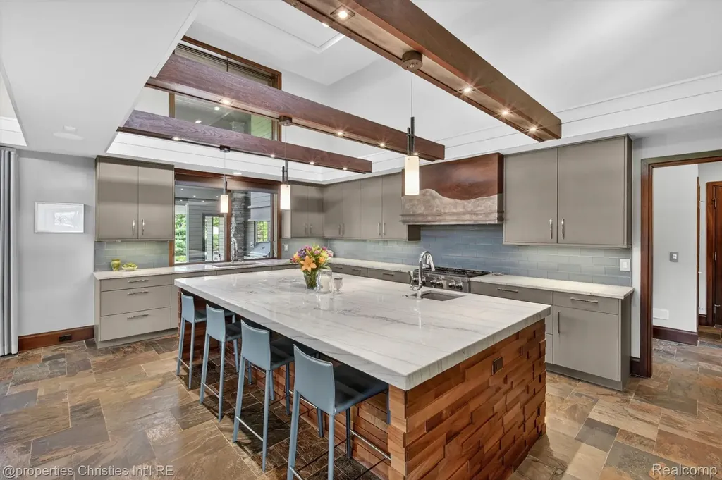 22635 Evergreen Court Novi City MI 48374