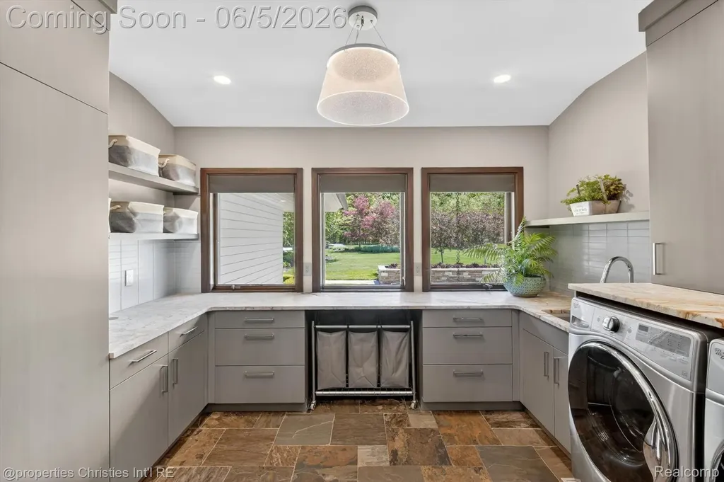 22635 Evergreen Court Novi City MI 48374