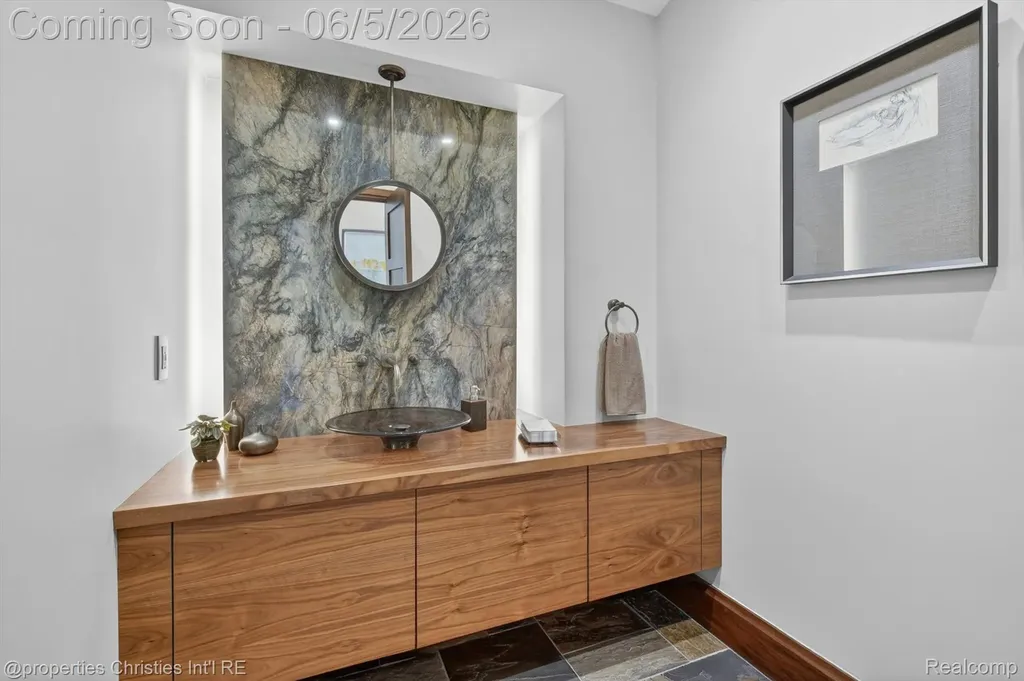 22635 Evergreen Court Novi City MI 48374