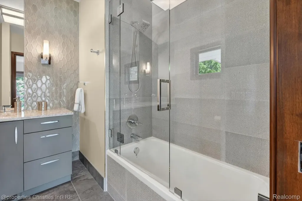 22635 Evergreen Court Novi City MI 48374