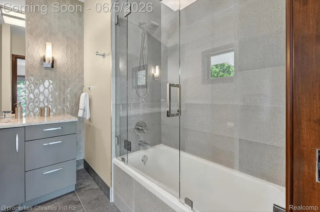 22635 Evergreen Court Novi City MI 48374