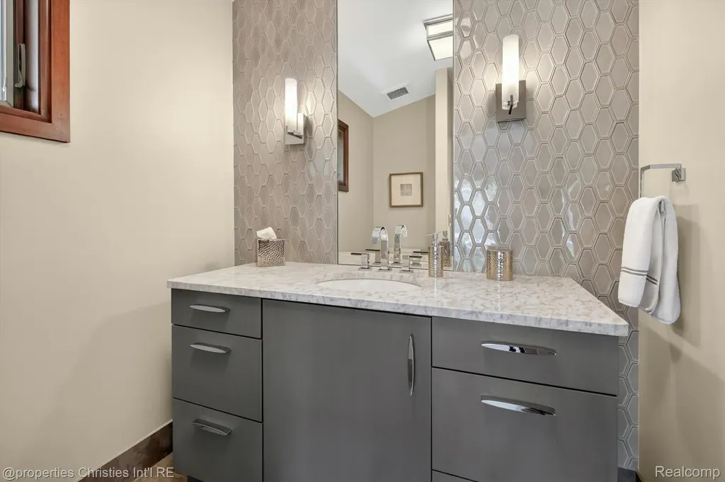 22635 Evergreen Court Novi City MI 48374