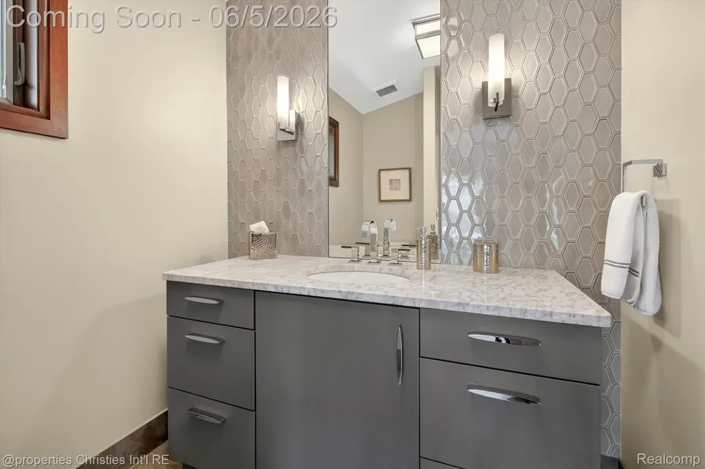 22635 Evergreen Court Novi City MI 48374