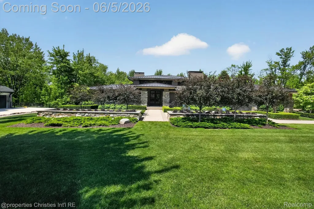 22635 Evergreen Court Novi City MI 48374