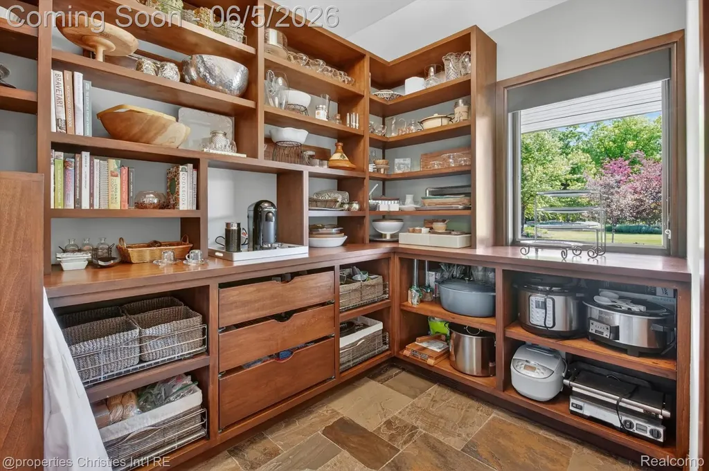 22635 Evergreen Court Novi City MI 48374