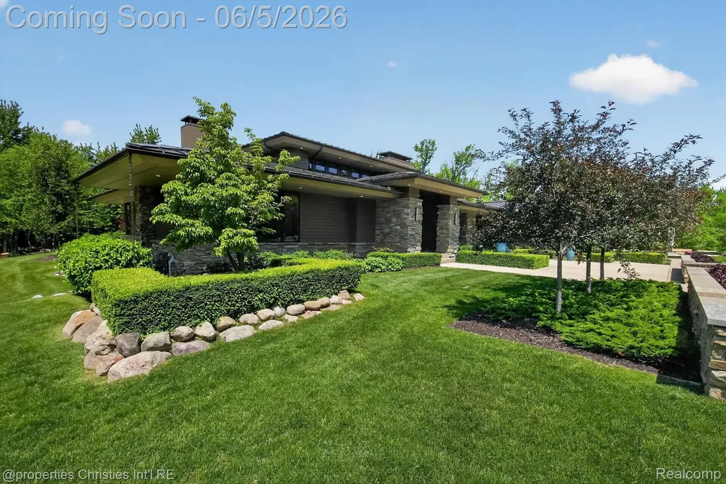 22635 Evergreen Court Novi City MI 48374