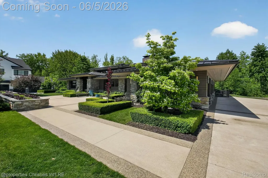 22635 Evergreen Court Novi City MI 48374