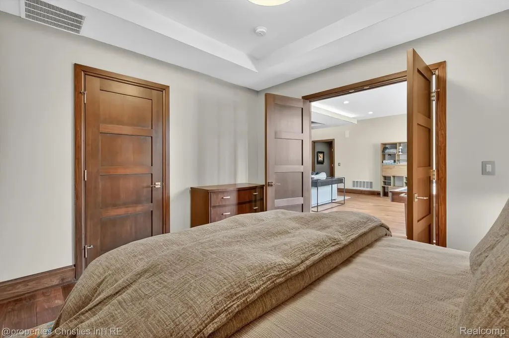 22635 Evergreen Court Novi City MI 48374