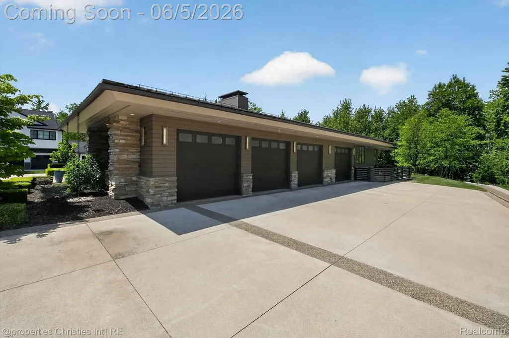 22635 Evergreen Court Novi City MI 48374