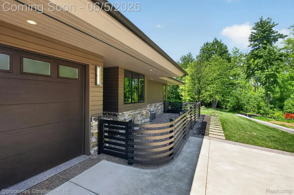 22635 Evergreen Court Novi City MI 48374