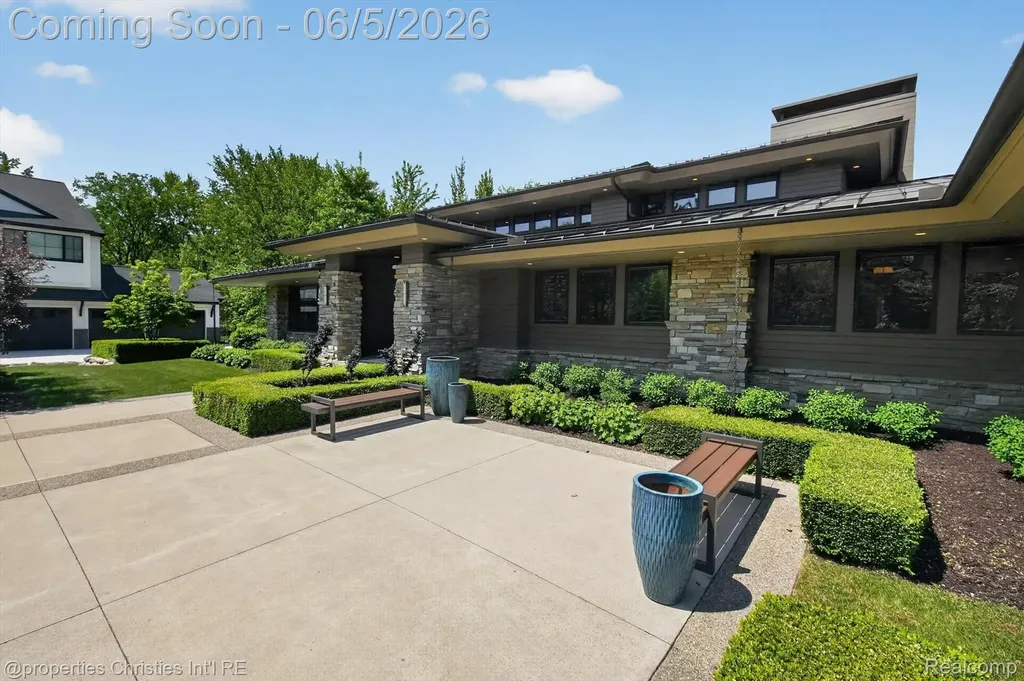 22635 Evergreen Court Novi City MI 48374