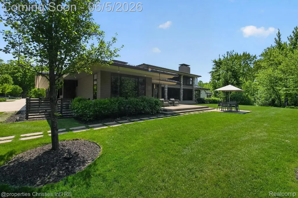 22635 Evergreen Court Novi City MI 48374