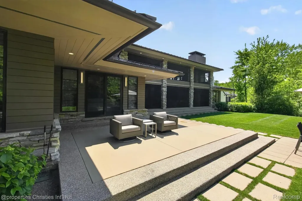 22635 Evergreen Court Novi City MI 48374