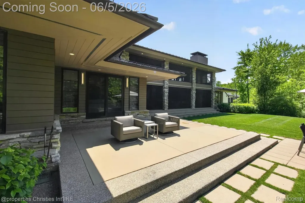22635 Evergreen Court Novi City MI 48374