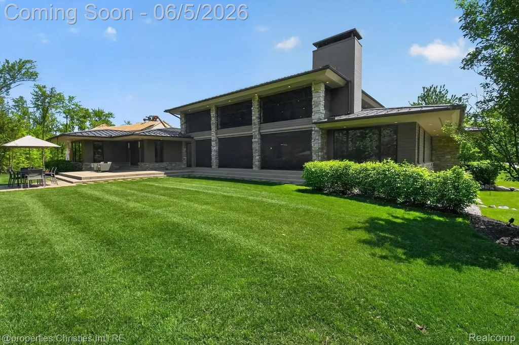 22635 Evergreen Court Novi City MI 48374