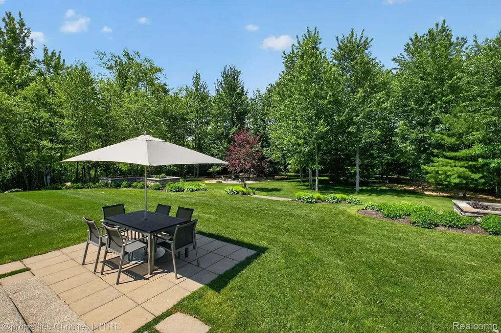 22635 Evergreen Court Novi City MI 48374