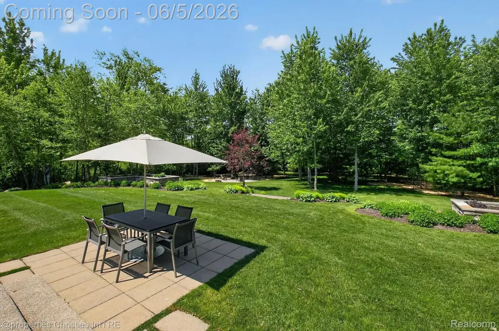 22635 Evergreen Court Novi City MI 48374