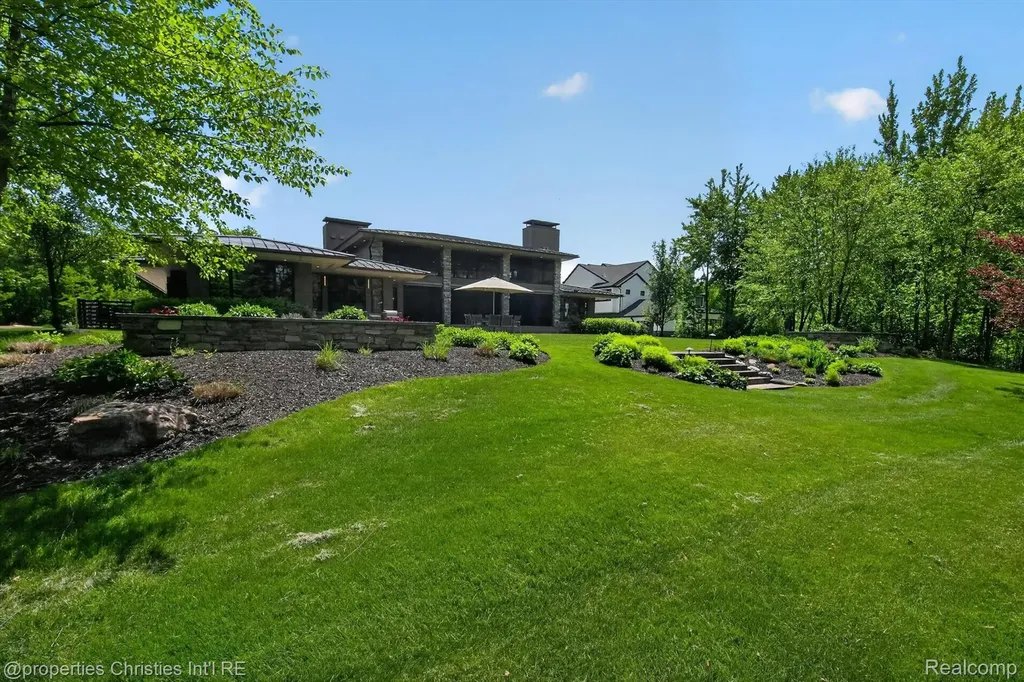 22635 Evergreen Court Novi City MI 48374